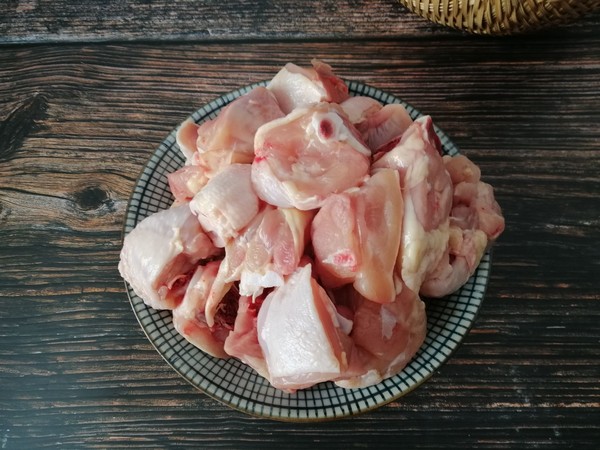 芋頭燒雞塊的做法-家常味燉菜譜