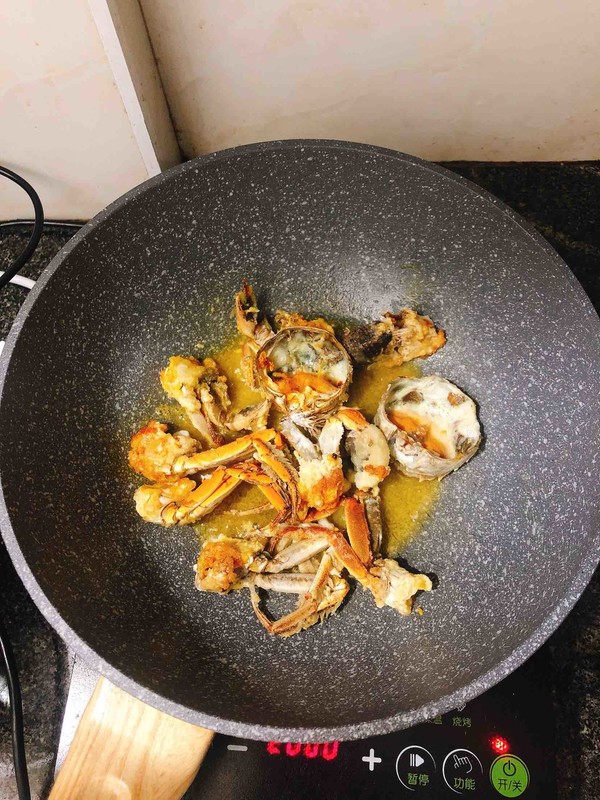 螃蟹炒年糕的做法-咸鮮味炒菜譜-易網健康養生網 螃蟹炒年糕的做法-咸鮮味炒菜譜