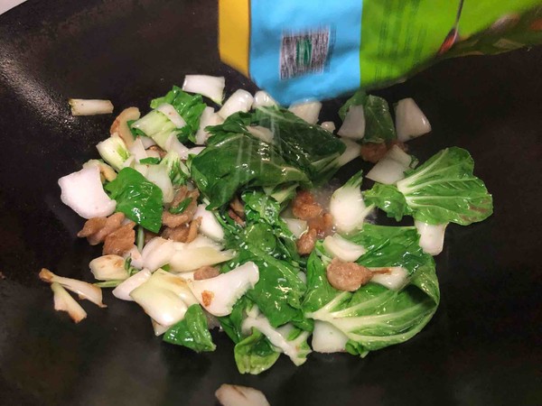 油渣青菜的做法-家常味炒菜譜-易網健康養生網 油渣青菜的做法-家常味炒菜譜