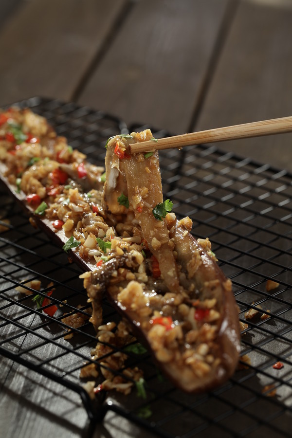 蒜香茄子，宵夜中的王者！的做法-香辣味烤菜譜