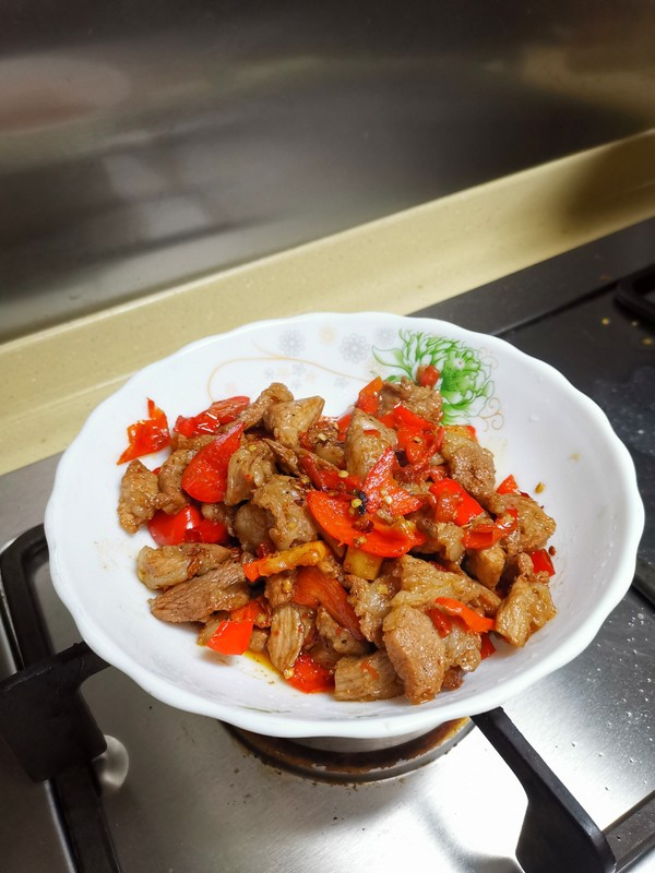 甜椒炒豬肘的做法-家常味爆菜譜-易網(wǎng)健康養(yǎng)生網(wǎng) 甜椒炒豬肘的做法-家常味爆菜譜