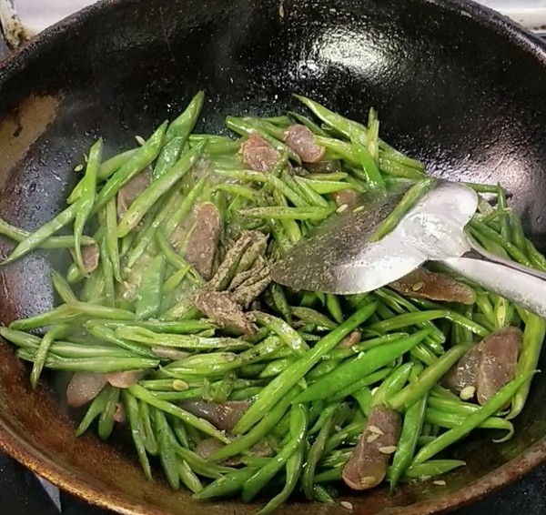 臘腸炒四季豆的做法-咸鮮味炒菜譜-易網健康養生網 臘腸炒四季豆的做法-咸鮮味炒菜譜