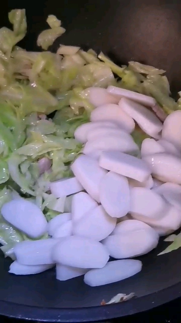 卷心菜炒年糕的做法-家常味炒菜譜