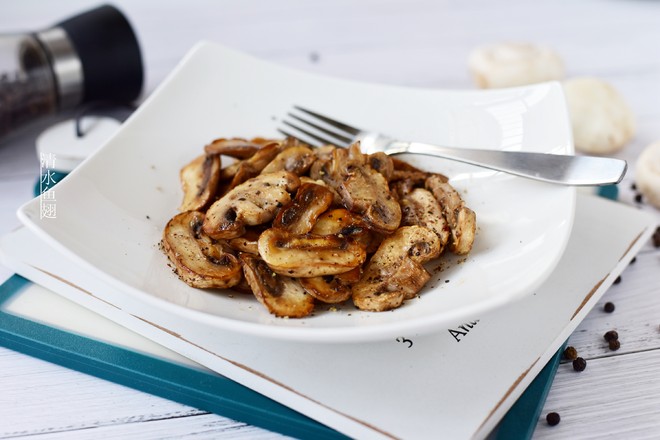 黑椒煎蘑菇的做法-咸鮮味煎菜譜-易網健康養生網 黑椒煎蘑菇的做法-咸鮮味煎菜譜