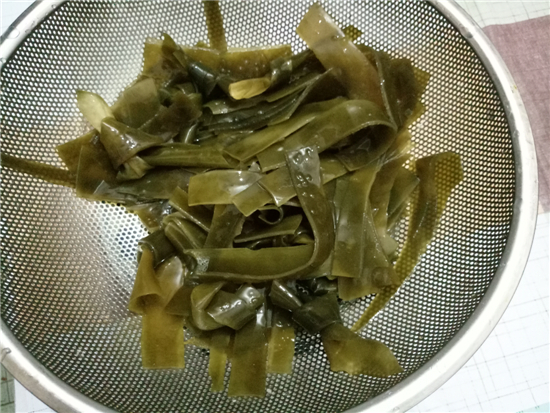 香辣鹵鴨翅（海帶鹵蛋）的做法-香辣味鹵菜譜