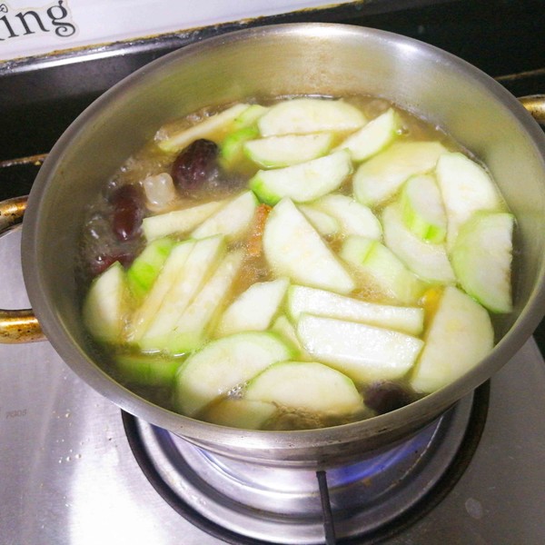 紅棗鯽魚湯的做法-家常味煮菜譜-易網健康養生網 紅棗鯽魚湯的做法-家常味煮菜譜