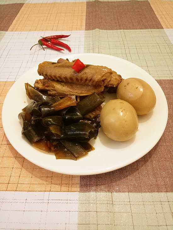 香辣鹵鴨翅（海帶鹵蛋）的做法-香辣味鹵菜譜