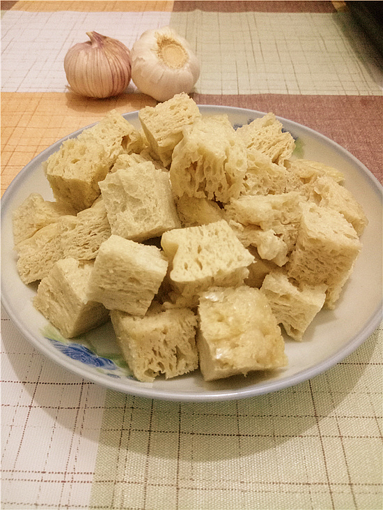 簡(jiǎn)單自制面筋 (發(fā)酵法)的做法-家常味蒸菜譜-易網(wǎng)健康養(yǎng)生網(wǎng) 簡(jiǎn)單自制面筋 (發(fā)酵法)的做法-家常味蒸菜譜