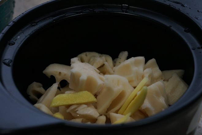 茶油蓮藕鴨湯的做法-家常味燉菜譜-易網(wǎng)健康養(yǎng)生網(wǎng) 茶油蓮藕鴨湯的做法-家常味燉菜譜