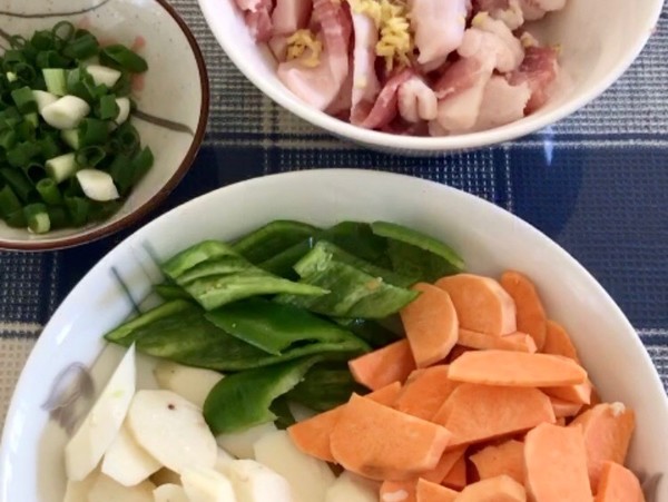 胡蘿卜山藥肉片的做法-咸鮮味炒菜譜