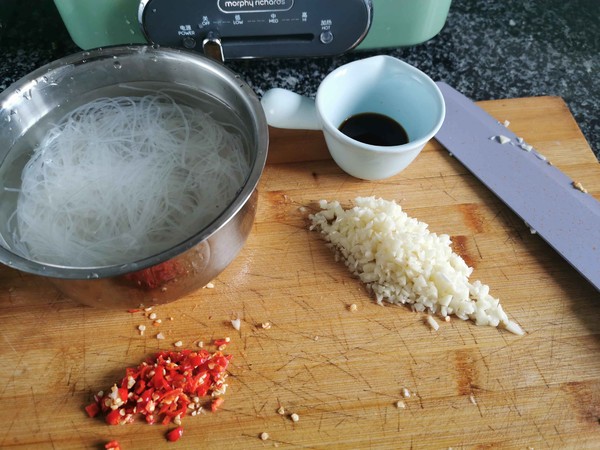 蒜蓉粉絲蒸絲瓜的做法-家常味蒸菜譜-易網(wǎng)健康養(yǎng)生網(wǎng) 蒜蓉粉絲蒸絲瓜的做法-家常味蒸菜譜