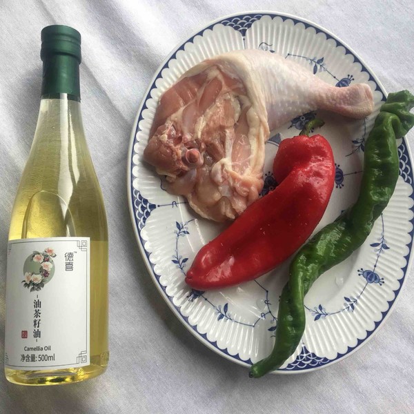 油茶籽油炒雞的做法-香辣味炒菜譜-易網<a href=http://www.jsjjzhkt.cn/ target=_blank class=infotextkey>健康養生</a>網 油茶籽油炒雞的做法-香辣味炒菜譜