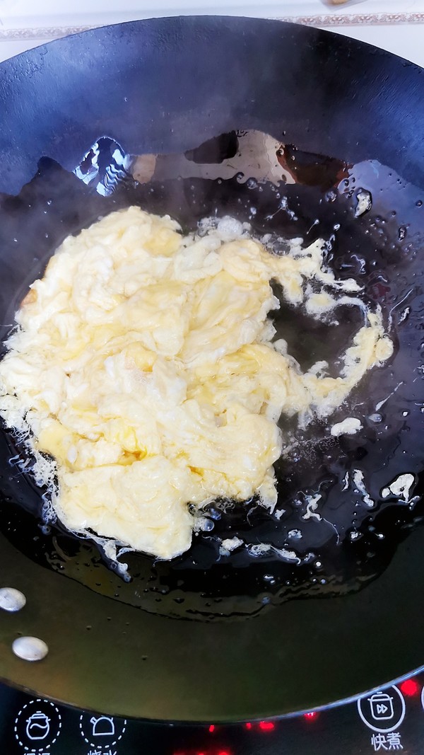 蒜苗炒雞蛋的做法-咸鮮味炒菜譜