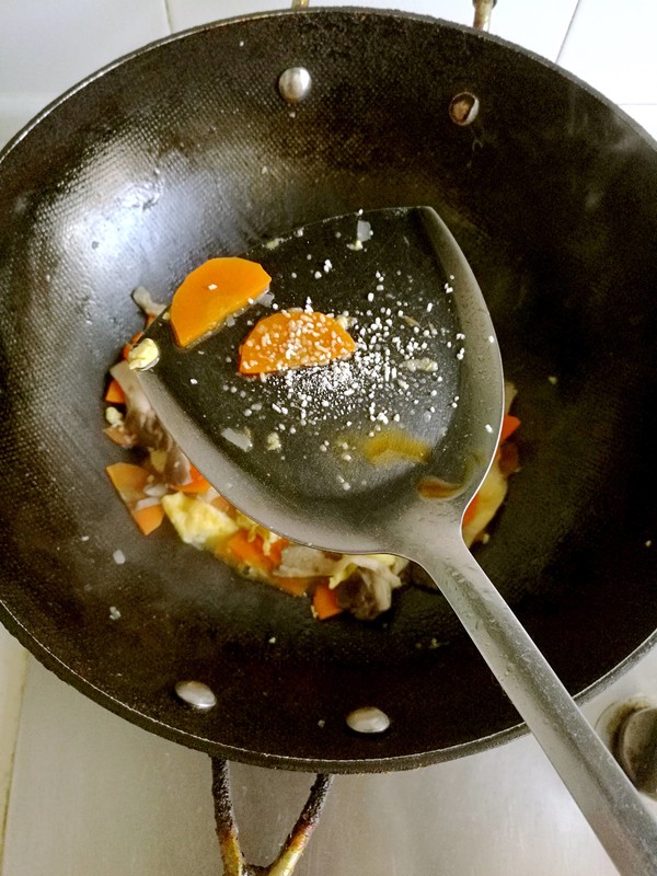 胡蘿卜炒雞蛋蘑菇的做法-咸鮮味炒菜譜-易網健康養生網 胡蘿卜炒雞蛋蘑菇的做法-咸鮮味炒菜譜