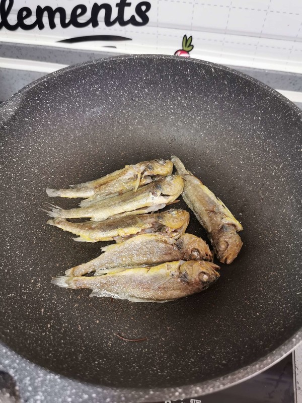 小黃魚燒豆腐的做法-咸鮮味燒菜譜-易網健康養生網 小黃魚燒豆腐的做法-咸鮮味燒菜譜