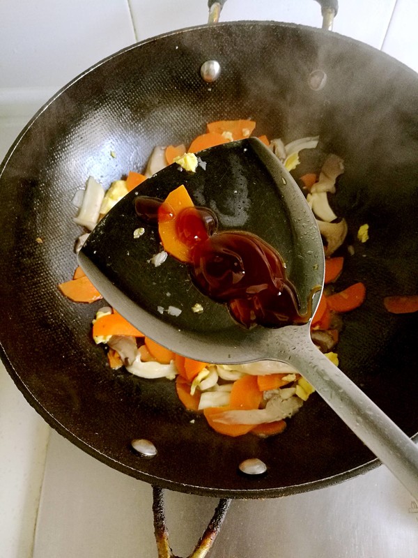 胡蘿卜炒雞蛋蘑菇的做法-咸鮮味炒菜譜-易網健康養生網 胡蘿卜炒雞蛋蘑菇的做法-咸鮮味炒菜譜