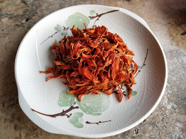 涼拌百合花的做法-酸甜味拌菜譜-易網<a href=http://www.jsjjzhkt.cn/ target=_blank class=infotextkey>健康養生</a>網 涼拌百合花的做法-酸甜味拌菜譜