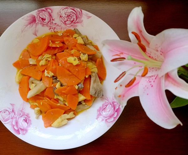 胡蘿卜炒雞蛋蘑菇的做法-咸鮮味炒菜譜-易網健康養生網 胡蘿卜炒雞蛋蘑菇的做法-咸鮮味炒菜譜