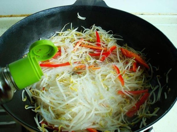 雞蛋粉絲炒綠豆芽的做法-家常味炒菜譜-易網健康養生網 雞蛋粉絲炒綠豆芽的做法-家常味炒菜譜