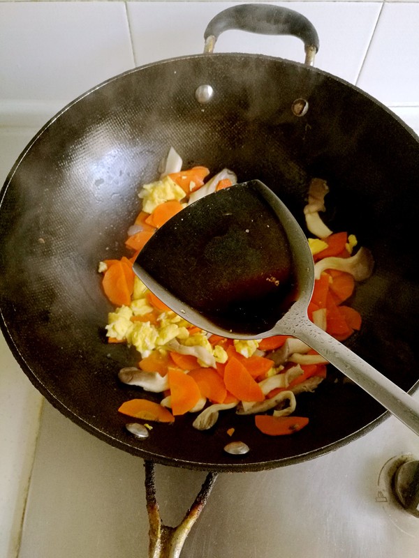 胡蘿卜炒雞蛋蘑菇的做法-咸鮮味炒菜譜-易網健康養生網 胡蘿卜炒雞蛋蘑菇的做法-咸鮮味炒菜譜