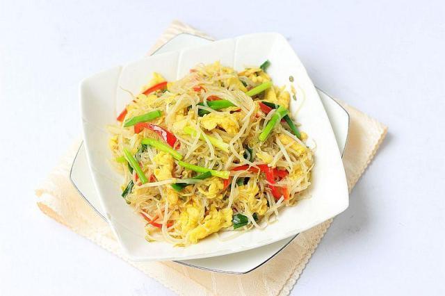 雞蛋粉絲炒綠豆芽的做法-家常味炒菜譜-易網健康養生網 雞蛋粉絲炒綠豆芽的做法-家常味炒菜譜