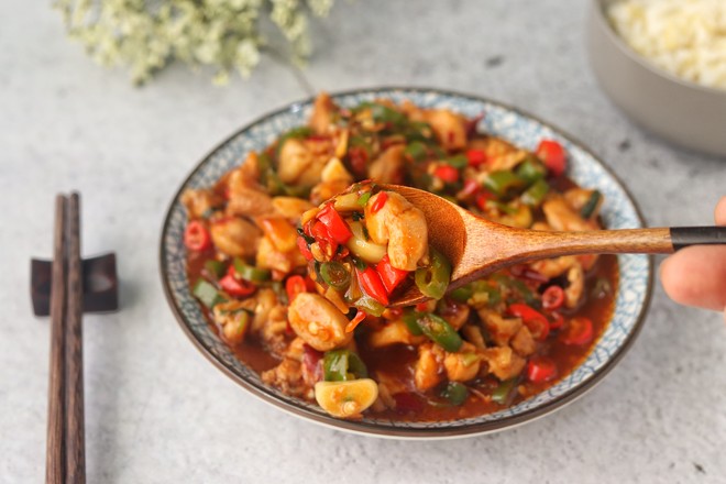 雙椒辣子雞丁的做法-香辣味炒菜譜-易網(wǎng)健康養(yǎng)生網(wǎng) 雙椒辣子雞丁的做法-香辣味炒菜譜