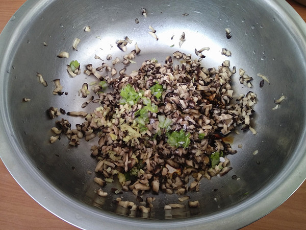 茴香香菇餡發(fā)面蒸餃的做法-家常味蒸菜譜