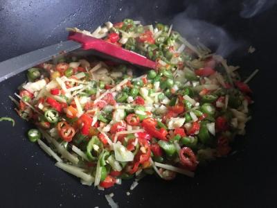 辣椒炒雞蛋的做法-香辣味炒菜譜