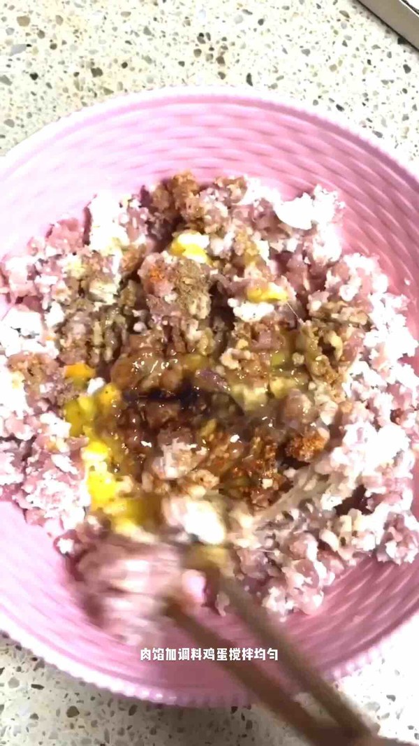 紅燒獅子頭的做法-家常味燒菜譜-易網(wǎng)<a href=http://www.jsjjzhkt.cn/ target=_blank class=infotextkey>健康養(yǎng)生</a>網(wǎng) 紅燒獅子頭的做法-家常味燒菜譜