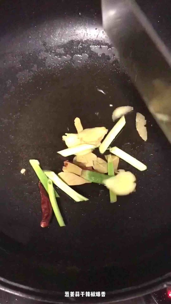 紅燒獅子頭的做法-家常味燒菜譜-易網(wǎng)健康養(yǎng)生網(wǎng) 紅燒獅子頭的做法-家常味燒菜譜