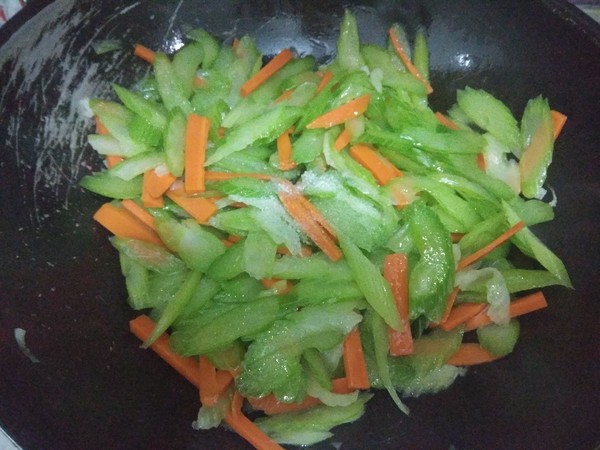 炒西芹的做法-咸鮮味炒菜譜