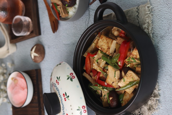 香菇蝦皮燜豆腐的做法-家常味炒菜譜-易網健康養生網 香菇蝦皮燜豆腐的做法-家常味炒菜譜