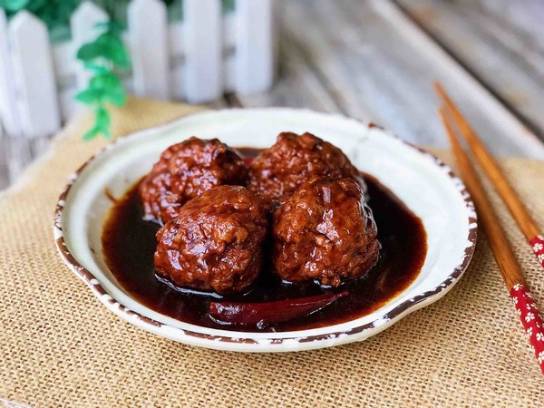 紅燒獅子頭的做法-家常味燒菜譜-易網(wǎng)健康養(yǎng)生網(wǎng) 紅燒獅子頭的做法-家常味燒菜譜