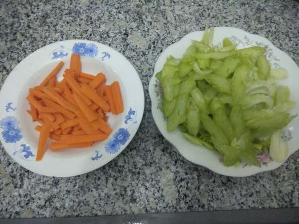 炒西芹的做法-咸鮮味炒菜譜