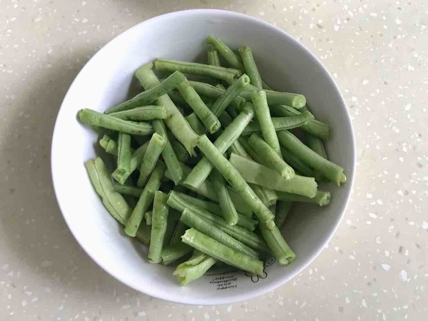 腐竹木耳炒雞肉的做法-咸鮮味炒菜譜