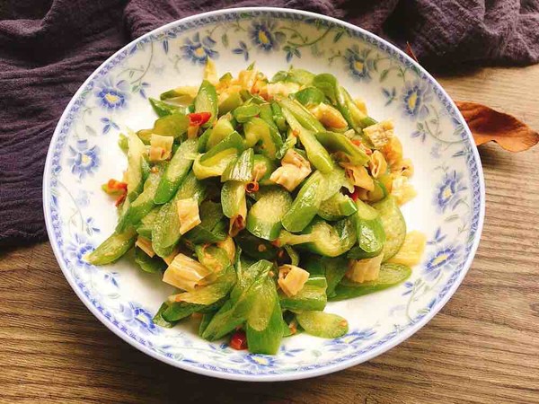 辣炒廣荷的做法-香辣味炒菜譜-易網健康養生網 辣炒廣荷的做法-香辣味炒菜譜