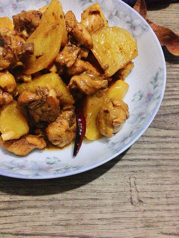 土豆燉雞腿的做法-家常味燉菜譜