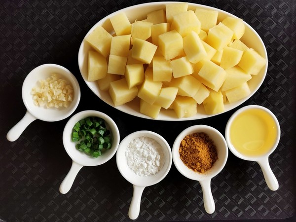 土豆咖喱塊的做法-家常味炒菜譜-易網(wǎng)<a href=http://www.jsjjzhkt.cn/ target=_blank class=infotextkey>健康養(yǎng)生</a>網(wǎng) 土豆咖喱塊的做法-家常味炒菜譜