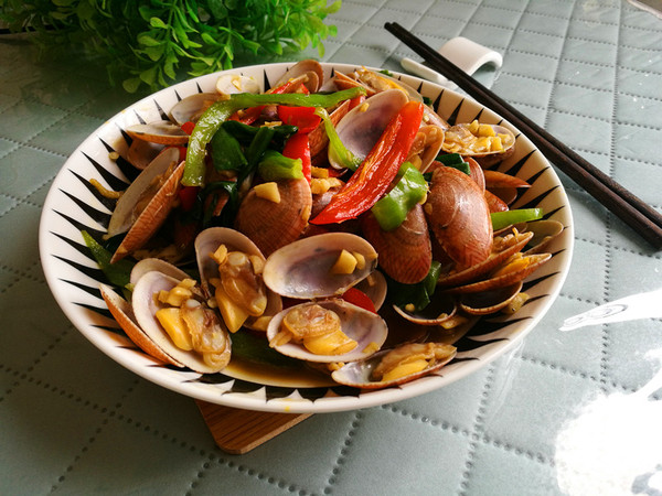 雙椒炒花甲的做法-咸鮮味炒菜譜-易網健康養生網 雙椒炒花甲的做法-咸鮮味炒菜譜