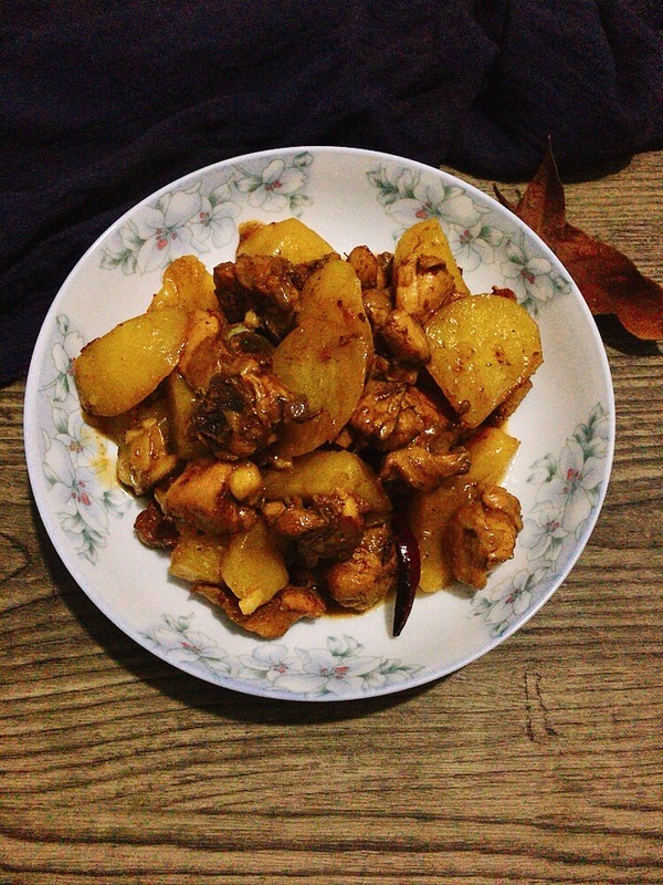 土豆燉雞腿的做法-家常味燉菜譜-易網健康養生網 土豆燉雞腿的做法-家常味燉菜譜