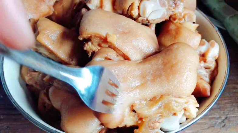 脆皮豬蹄的做法-香辣味炸菜譜-易網(wǎng)<a href=http://www.jsjjzhkt.cn/ target=_blank class=infotextkey>健康養(yǎng)生</a>網(wǎng) 脆皮豬蹄的做法-香辣味炸菜譜