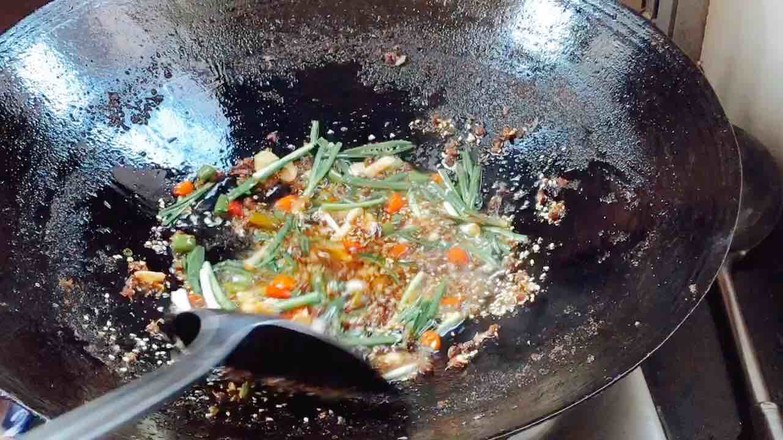 脆皮豬蹄的做法-香辣味炸菜譜-易網(wǎng)健康養(yǎng)生網(wǎng) 脆皮豬蹄的做法-香辣味炸菜譜