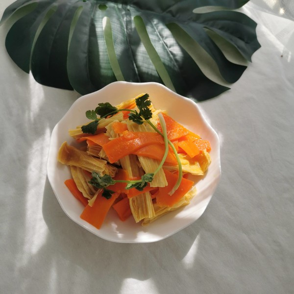 胡蘿卜炒腐竹的做法-家常味炒菜譜