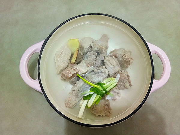 玉米荸薺排骨湯的做法-咸鮮味煲菜譜-易網健康養生網 玉米荸薺排骨湯的做法-咸鮮味煲菜譜
