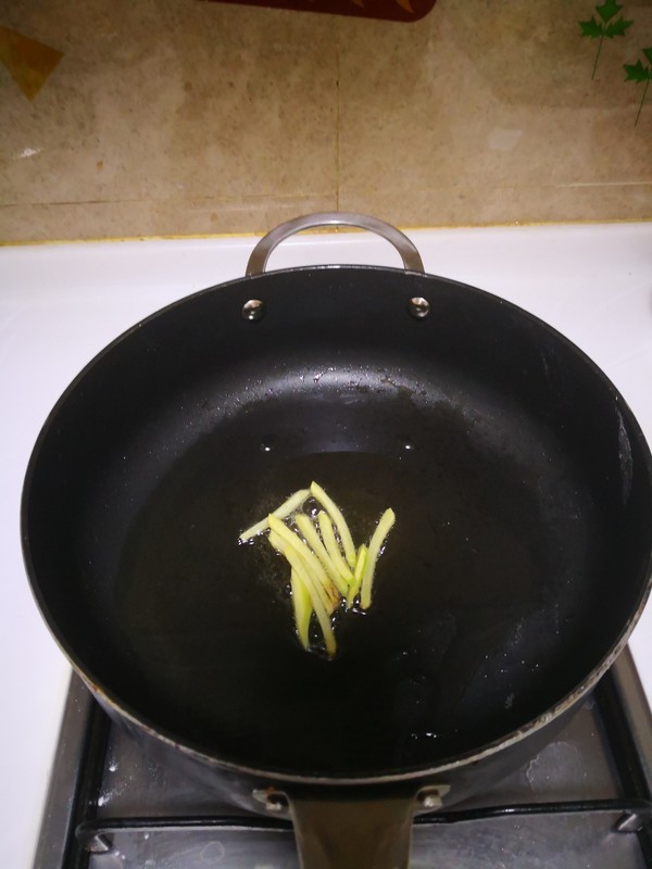 木耳炒蒜苗的做法-家常味炒菜譜