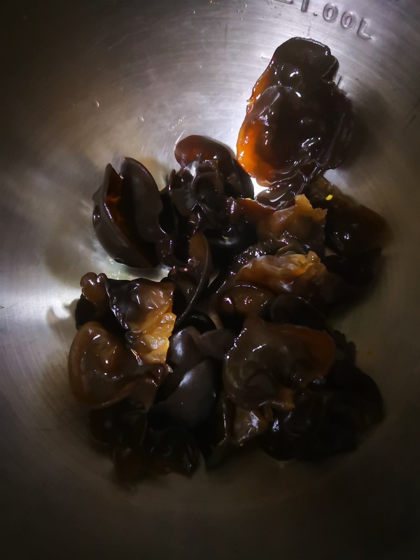 木耳炒蒜苗的做法-家常味炒菜譜