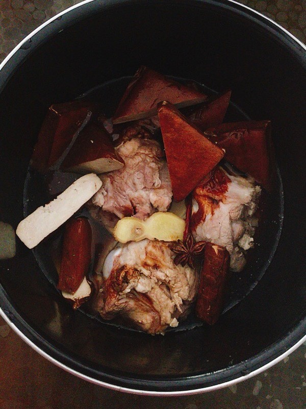 醬豬骨豆干的做法-醬香味煮菜譜-易網(wǎng)健康養(yǎng)生網(wǎng) 醬豬骨豆干的做法-醬香味煮菜譜