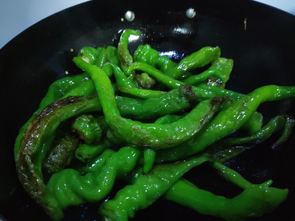 虎皮辣子的做法-香辣味炒菜譜-易網健康養生網 虎皮辣子的做法-香辣味炒菜譜