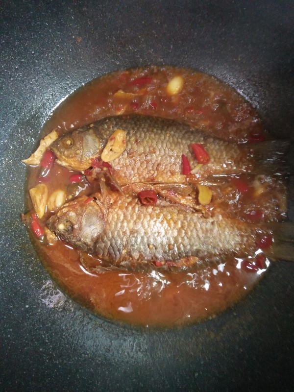 蔥燒鯽魚的做法-香辣味燒菜譜-易網健康養生網 蔥燒鯽魚的做法-香辣味燒菜譜