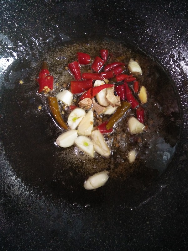 蔥燒鯽魚的做法-香辣味燒菜譜-易網健康養生網 蔥燒鯽魚的做法-香辣味燒菜譜